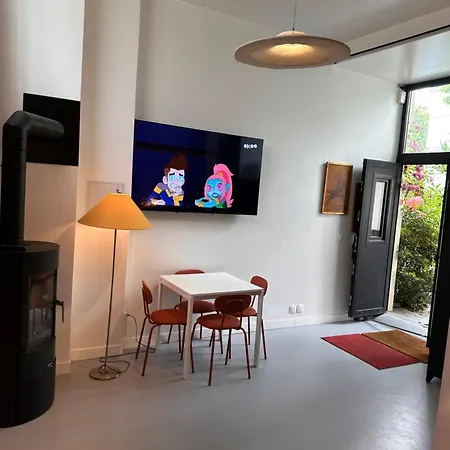 Orange With 24/24 Access Apartment *